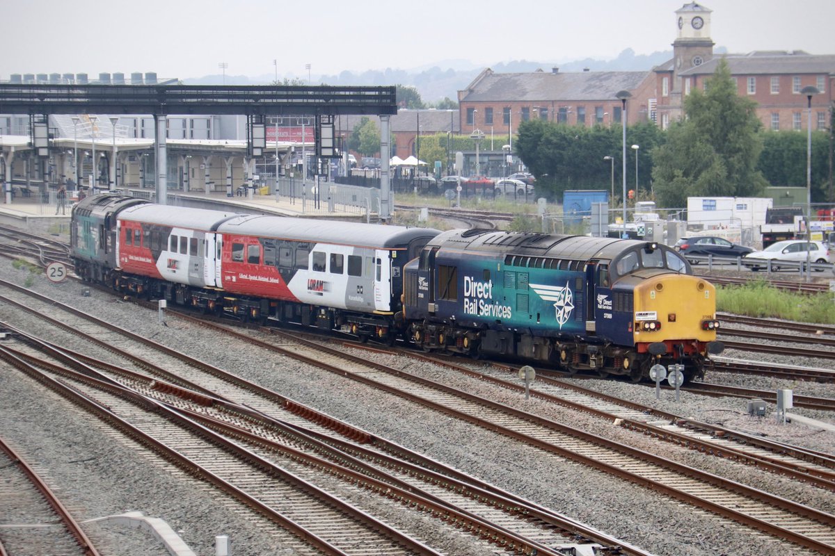 Loram Rail Operations #Class37 37059+37069, top 'n' tailing two newly-liveried Mk2s 5810+5919, on 5Z16 1001 Derby Rail Technical Centre &gt; Peterborough West Yard, depart Derby Midland. #LoramRailOps

Way &amp; Works Jn 
13/08/20