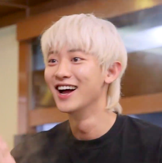 pcyunbleach's tweet photo. ''I'm going to create a human so full of love'' and then Chanyeol was born https://t.co/cYUnLayfJq