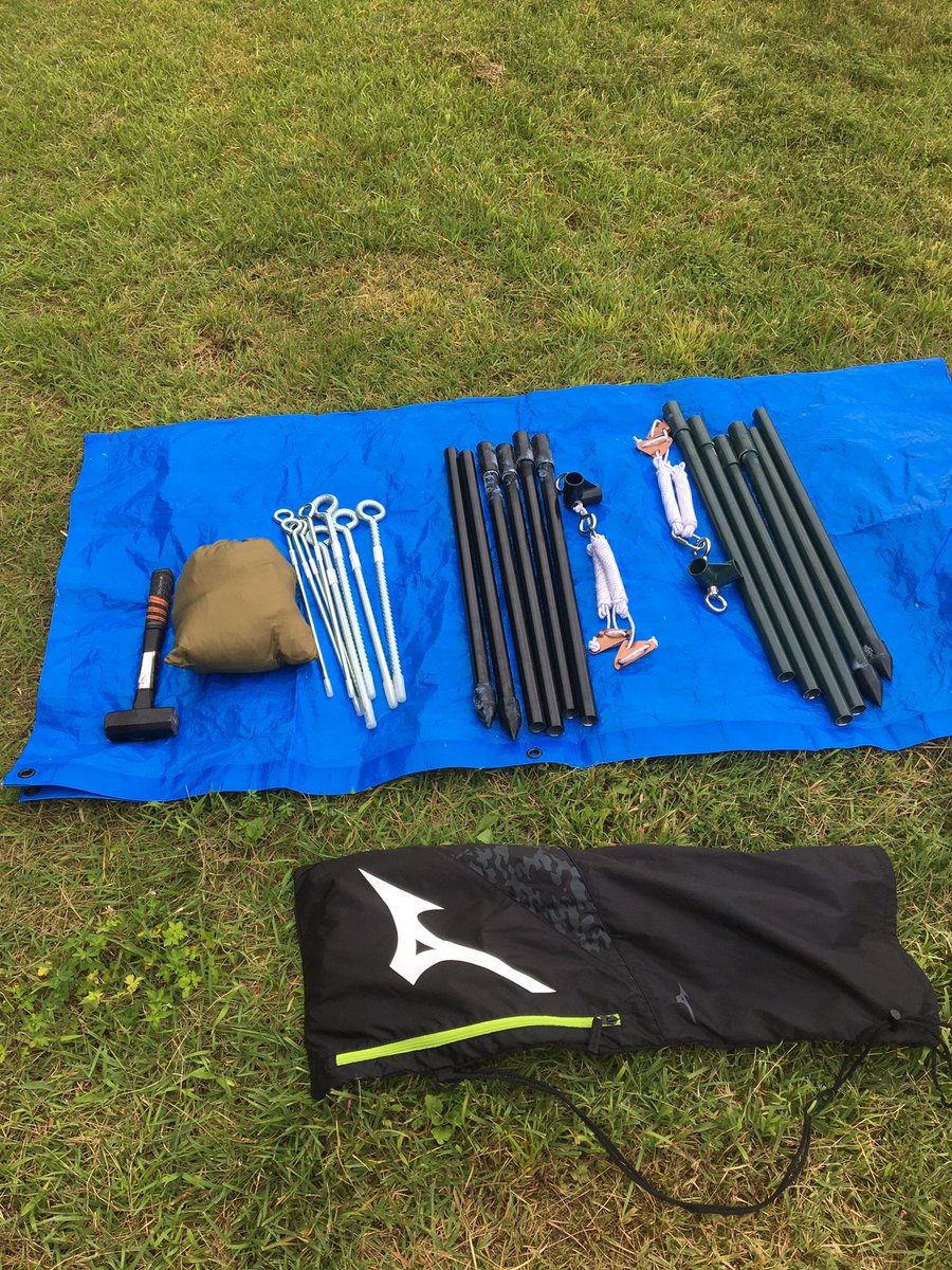 Hirokazu 何処でもバイクハンモックキャンプを目指して 70cm以下の材料でハンモックハンガーを作ってみたけど 重量軽く無くて対荷重多分アウト しなって設置 大人しくツーバイフォー木材で作った方が強度出そう ポールはイレクターパイプの60cmケース