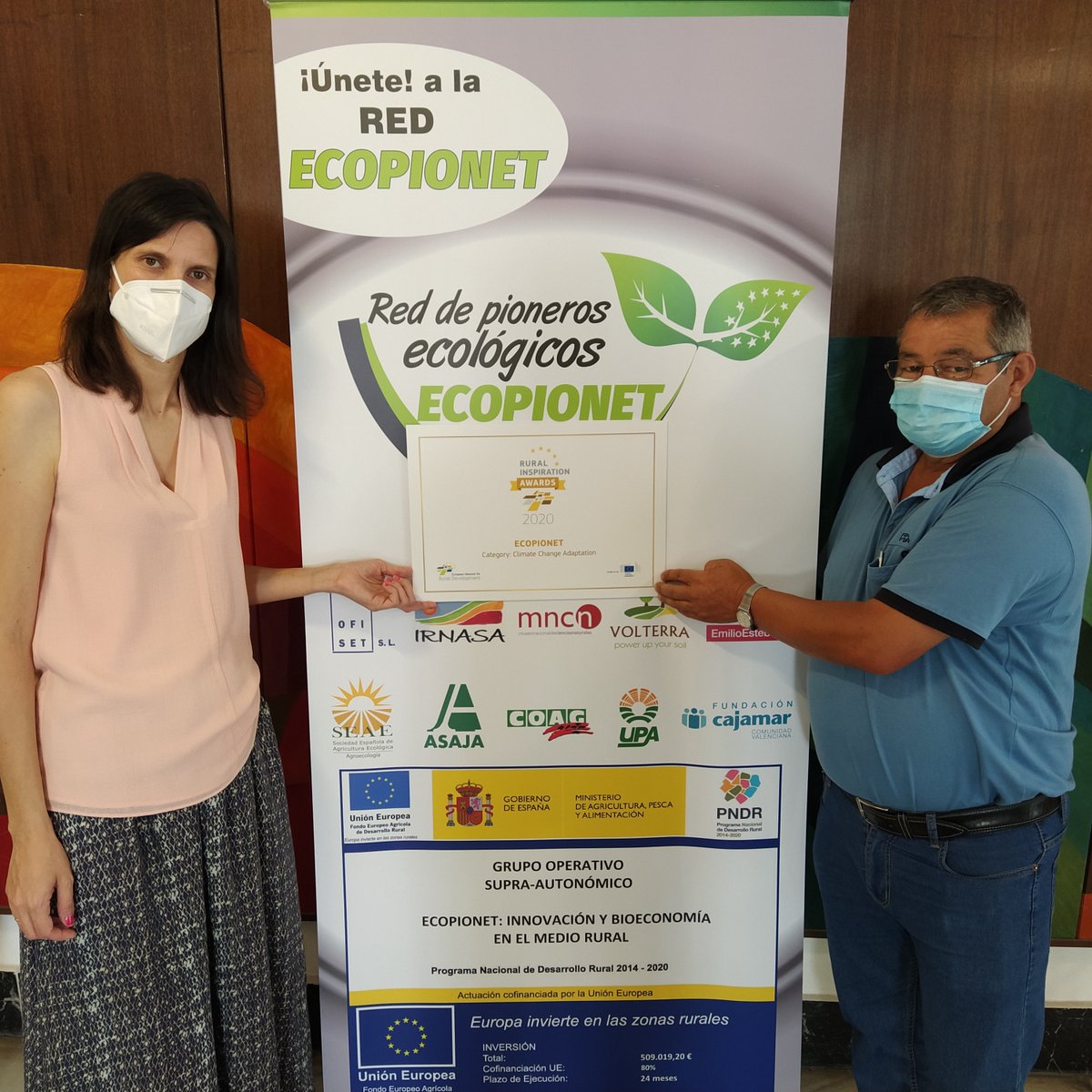 🌱Redes y #agriculturaecológica:  <a href="/ecopionet/">ECOPIONET</a> ha creado una red de agricultores pioneros en ecológico para compartir sus conocimientos.
🏆 Segundo premio del voto popular en los #RIA2020.
¿Quieres saber más? ➡️ bit.ly/3am6z9S
