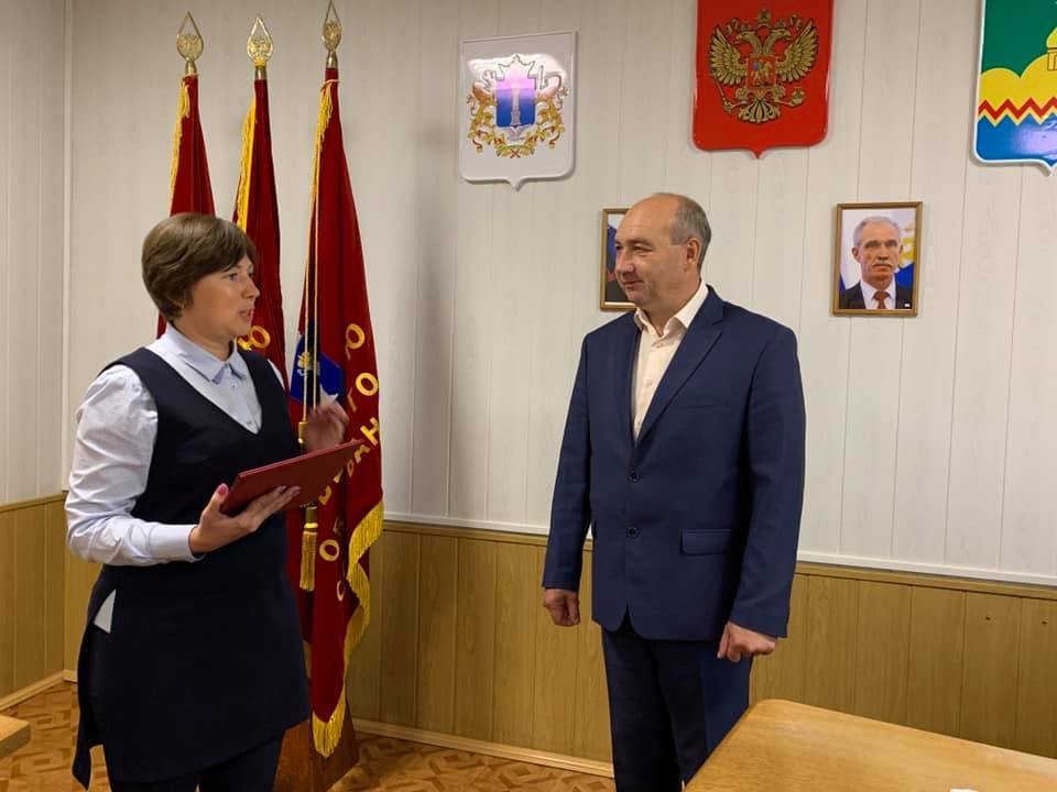 mcx_ul's tweet photo. Поздравляем аграриев Сурского района с намолотом 100 тысяч тонн! Они впервые достигли такого показателя. Кроме того, дипломы победителей были вручены ООО «Магма-Хд» и механизатору этой организации Шлюгину Александру Анатольевичу. Ещё раз поздравляем 👏🏻 https://t.co/Gwtj1Z7YIp