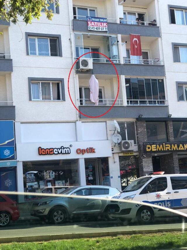 biz10 tv on twitter bursa nin nilufer ilcesinde nazif a 57 evinin balkonunda asili halde olu bulundu 37 ayri suc kaydi bulunan nazif a nin intihar ettigi uzerinde duran polis sorusturmayi surduruyor https t co wn9z2rjlsc