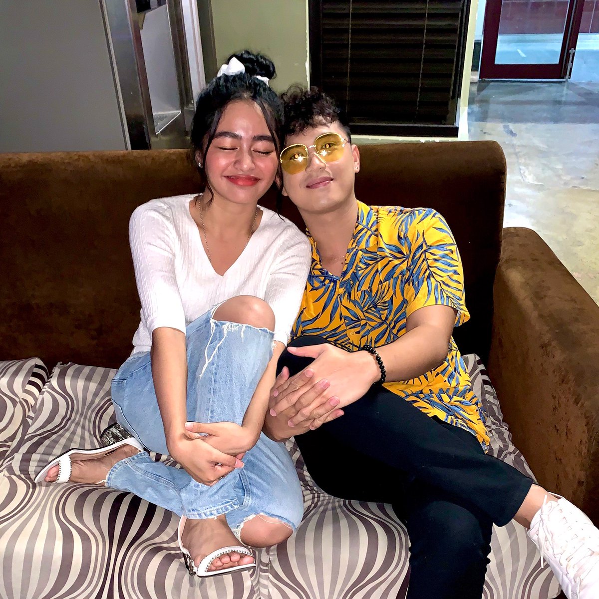 marlomortelpov's tweet photo. Mi Señorita @vivoree will join me tonight at 9pm on my @kumuPH Live Stream!!! But first, be sure support hers at 6pm, see you there 😉 https://t.co/9uhKsMg517