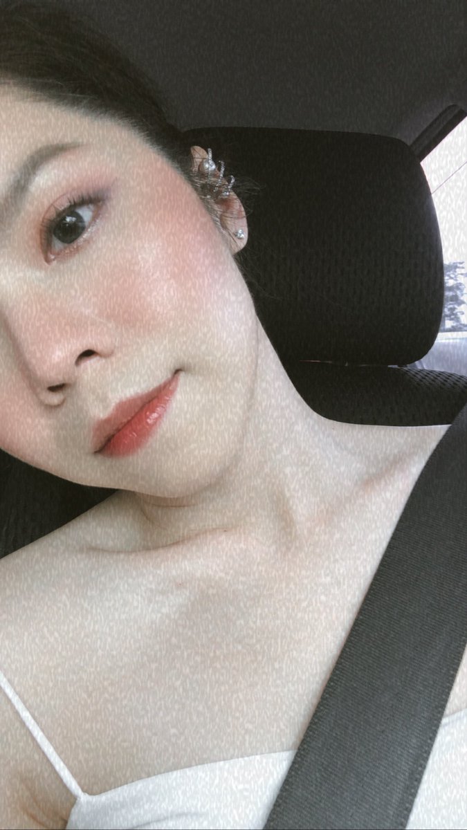 gukoiiz's tweet photo. เรารู้ ทุกคนรู้ แต่เผื่อบางคนยังไม่รู้ 😂 #ลิปชานม ของ YSL เค้าสวยจริง ✨
รีบไปสอยก่อนของหมด สี 432 Nude Amplifier ปาดบนมือจะได้สีนู้ดอมน้ำตาล สีชานมกรุ้มกริ่ม แต่ถ้าทาทับหลายๆ รอบน้องจะยิ่งสีชัดขึ้น พอทาบนปากน้อ��จะติดทิ้นด์สีแดงหน่อยๆ ทำให้ปากดูแดงอมส้มแบบธรรมชาติ #yslbeautyth https://t.co/j9Z6uGiDgR