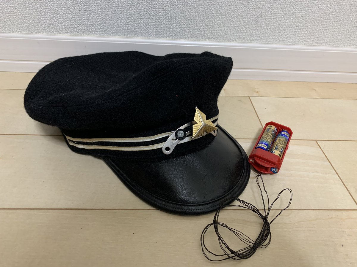 hoshijuggling's tweet photo. 高校の時、校章が回るように改造した制帽が出てきた…今考えるとかなりクレイジーだな https://t.co/55bpPXwmjV
