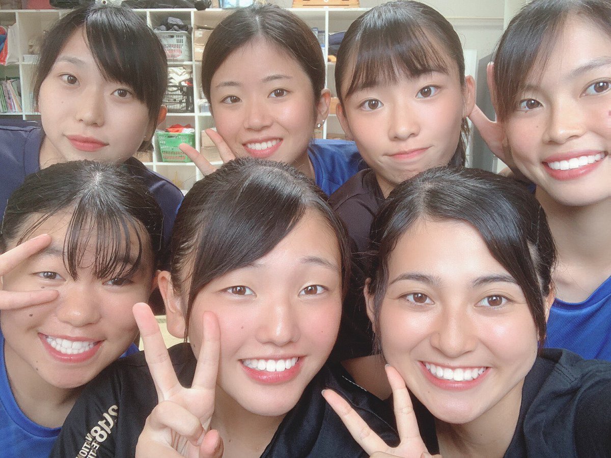 中央大学女子陸上競技部 部員紹介 加藤礼菜 1年 出身校 小金高校 千葉県 種目 1500m 5000m 長距離 Pb 1500m 4 27 92 5000m 16 21 74 目標 駅伝でてっぺんとります たくさん走ってたくさん食べます 写真1枚目左 T