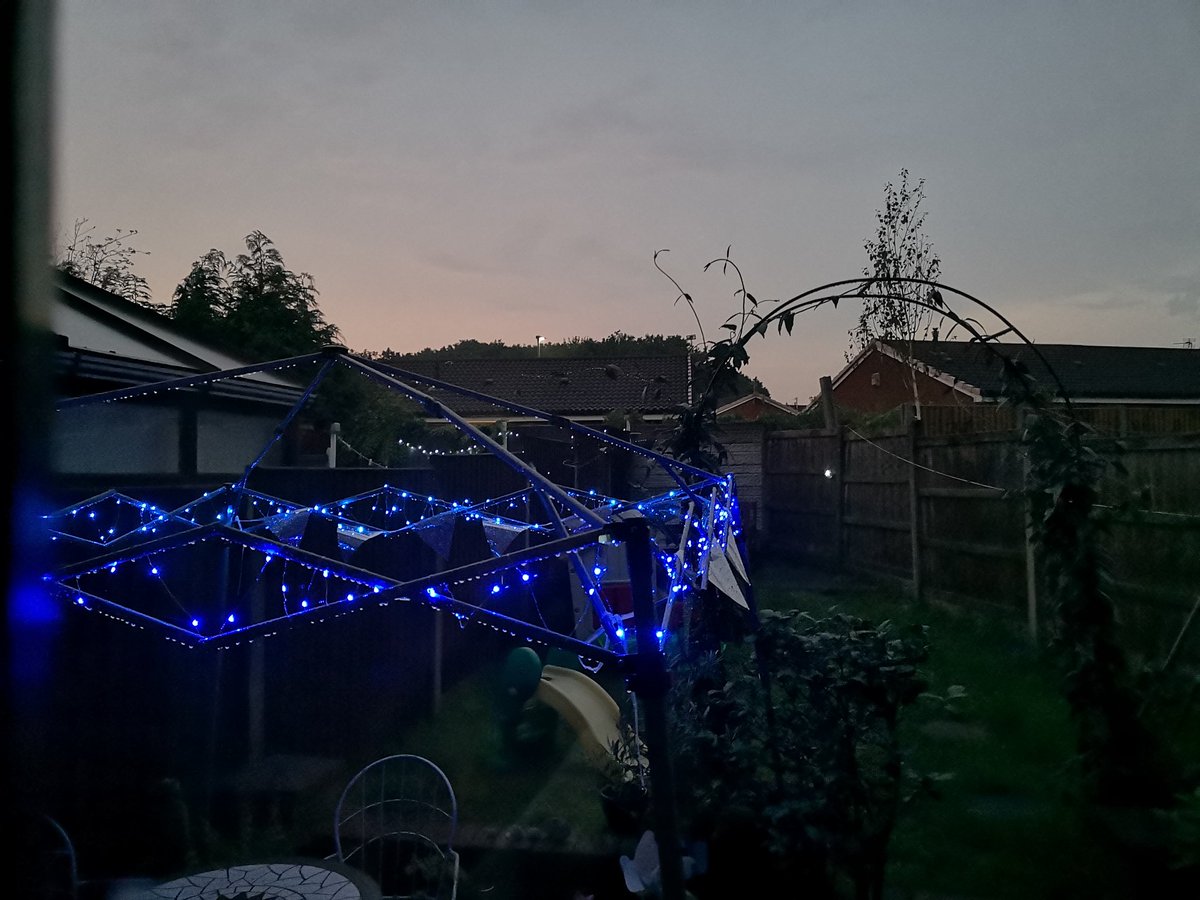 DjGazLeigh's tweet image. So yesterdays Thunder and Torrential Rain meant the Gazebo Roof had to be removed.
It's been out all Summer Lol 🤣
#GazeboLife
#MissingCamping