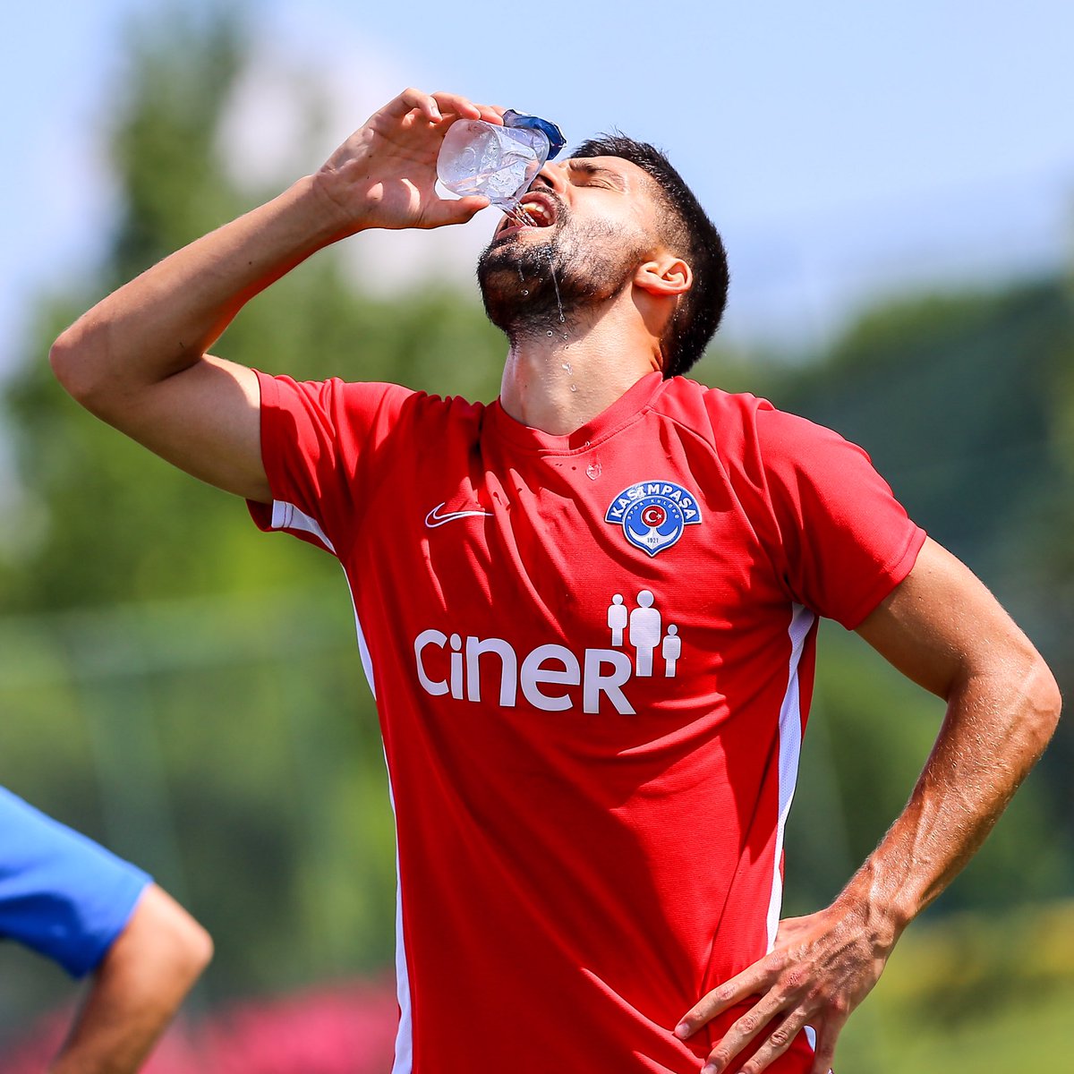 kasimpasa's tweet photo. 💪🏃‍♂️ Kasımpaşamız yeni sezon hazırlıklarını sürdürüyor.
#Kasımpaşa ⚪🔵 https://t.co/GEjPbNtltG