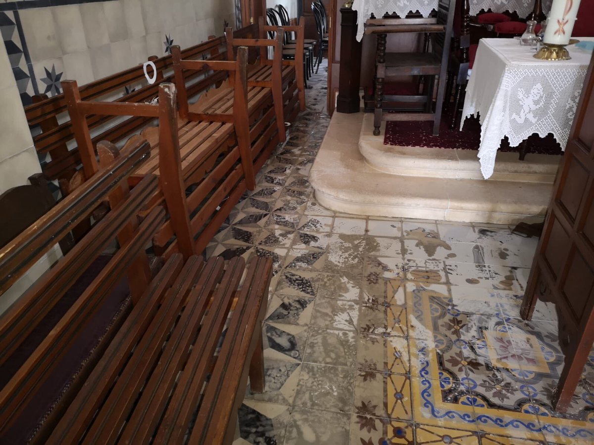 ermitagilena's tweet photo. La Ermita también sufrió graves consecuencias de la terrible tormenta que arrasó con nuestro pueblo. Agradecer a cada una de las personas que ayudaron en su limpieza para que su estado vuelva a la normalidad. GRACIAS! https://t.co/iFabWu5gJD