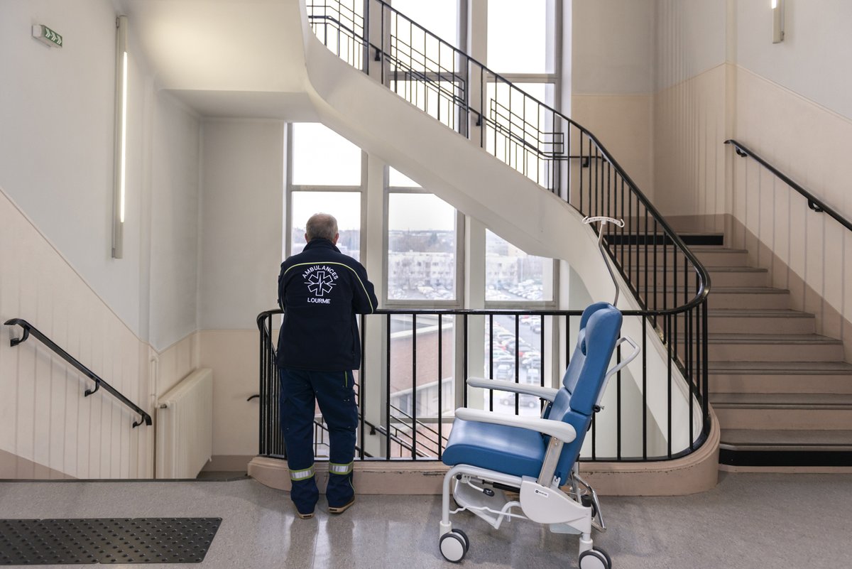 Chu De Lille On Twitter Jeudiphoto Notre Rdv Hebdomadaire Pour Vous Faire Decouvrir Des Cliches Esthetiques Intrigants Captivants Photographies Ici Au Chu De Lille Cette Semaine Ambulancier En Attente Dermatologie