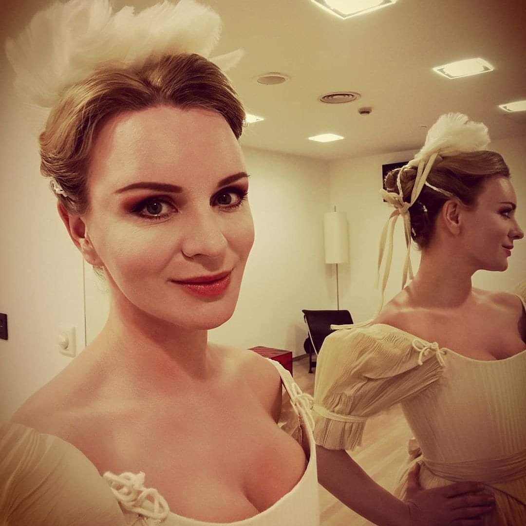 TretyakovaKat's tweet photo. Nice memory from Mozart's "Le nozze di Figaro" production in El Escoreal 3 years ago 🤩🤩🤩
#KaterinaTretyakova #russian #soprano #mozart #susanna #lenozzedifigaro #instaopera #instasoprano #escoreal #españa #spain https://t.co/JeU10CCaja