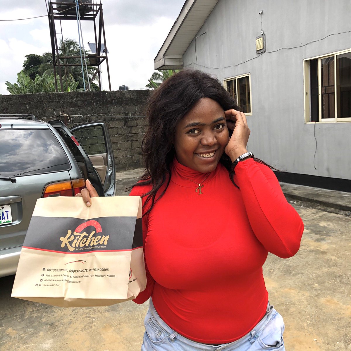 distintokitchen's tweet photo. Happy customer 🥰🥰 @tamstar__ thanks for patronizing distinto kitchen ❤️❤️
Look at the smile on her face after she received her meal that could be you too 😉 

Place an order today 
📍Portharcourt 
#foodvendor #explore #phfoodies #businessesinporthacourt https://t.co/p1ajKZtMfG