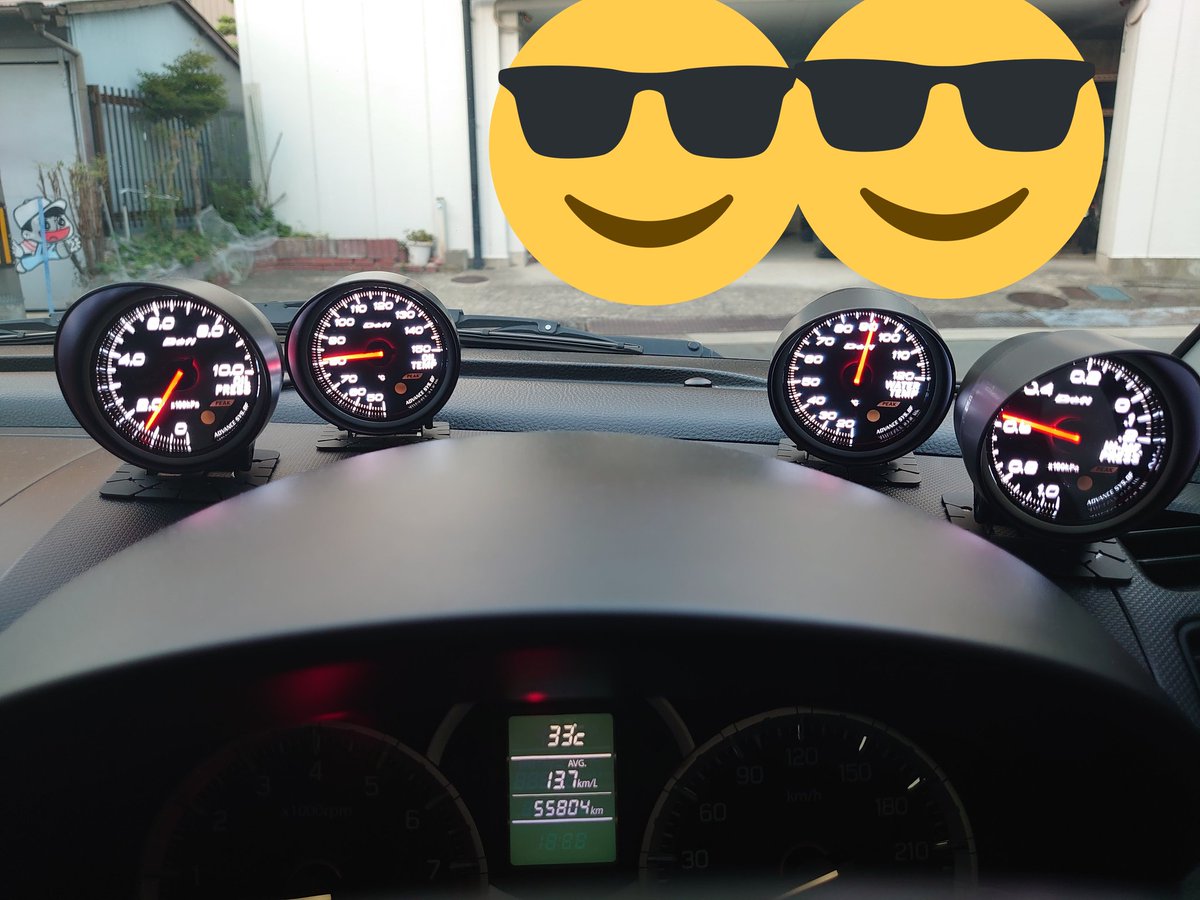 やまさん 自家用車のお話 趣味の１つである 車いじり 自家用車を紹介します インテリア メーターdefi製bfシリーズ 左から順に 油温 油圧 水温 インマニ計 シート Recaro製 Sr 7f シフト６速ノブ Mse製 各メーカーのステッカー T Co Aw6rxy4xf8