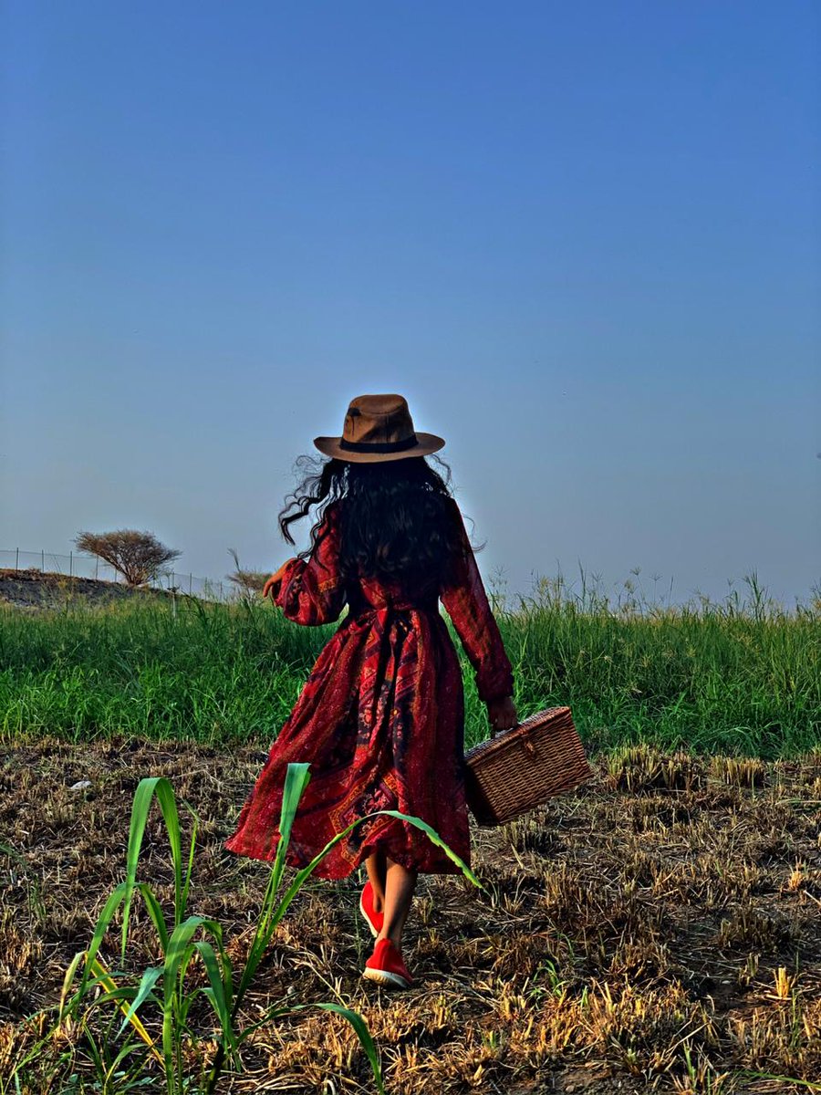 _itsmaryam__'s tweet photo. Farm photoshoot 🌱🌴 https://t.co/1JOZNvKx4m