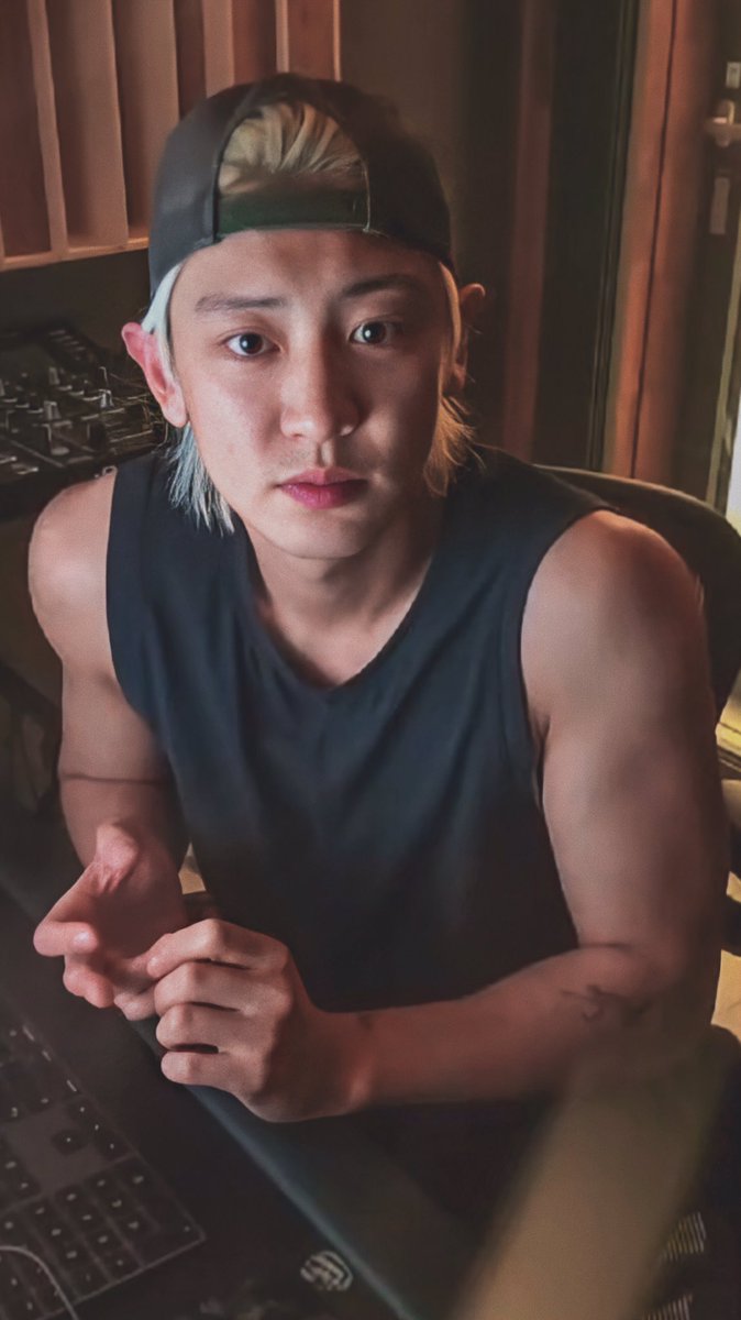 chanyeol ganteng to cleanse your tl <3