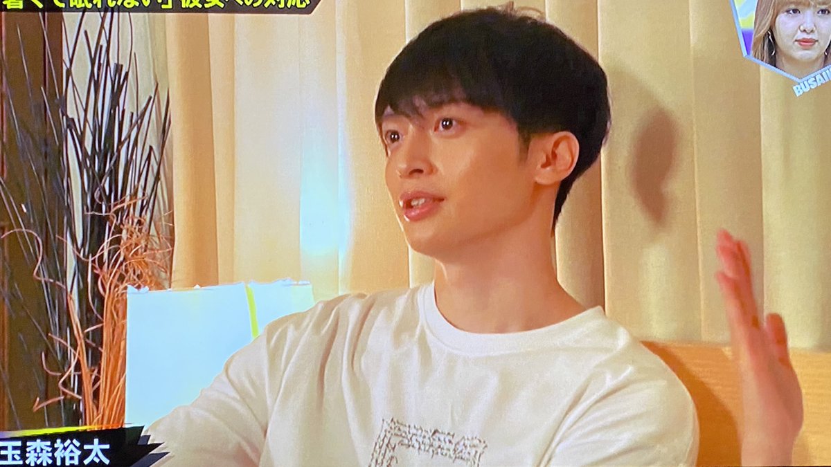 みゅう Sur Twitter 玉森さんのtamattスタイルいいから白スーツ普通にかっこよかった そして手が綺麗 本編とのギャップ 笑 しかし まさかライブのネタ持ってくるとは キスマイ超busaiku キスブサ 玉森裕太