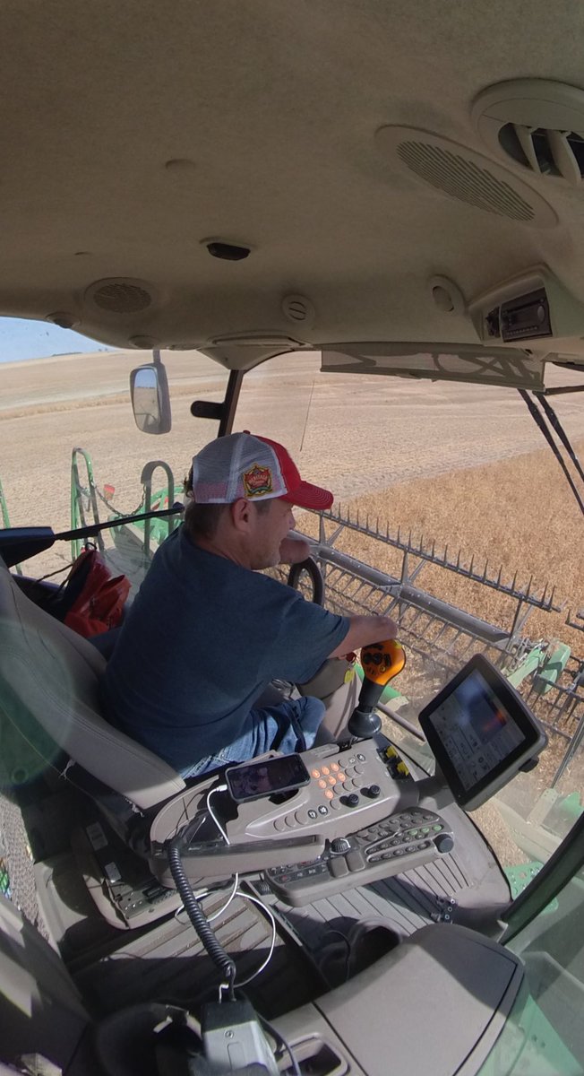 IfICan79's tweet photo. Back at it #farming in #Saskatchewan for #Harvest2020. 
Going to put together a video of how easily I’m able to drive the #combine without any changes or modifications. #ifican

@JohnDeere @FCCagriculture @FarmBureau @PFRTV @westernproducer #farm #farmer #agriculture #harvest https://t.co/OH3Dw1RxwI