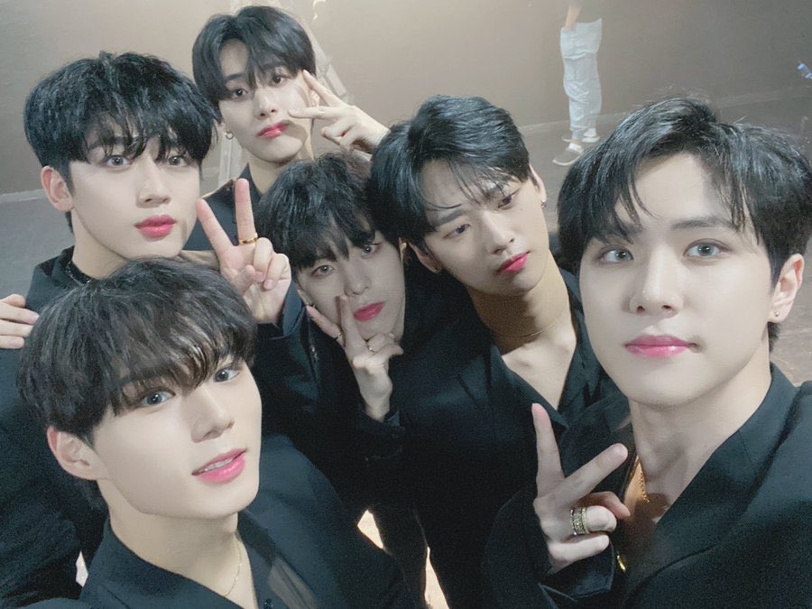 WEi_INTL's tweet photo. Our first OT6 picture in 6 months 😭 https://t.co/DMPPmSUJVU