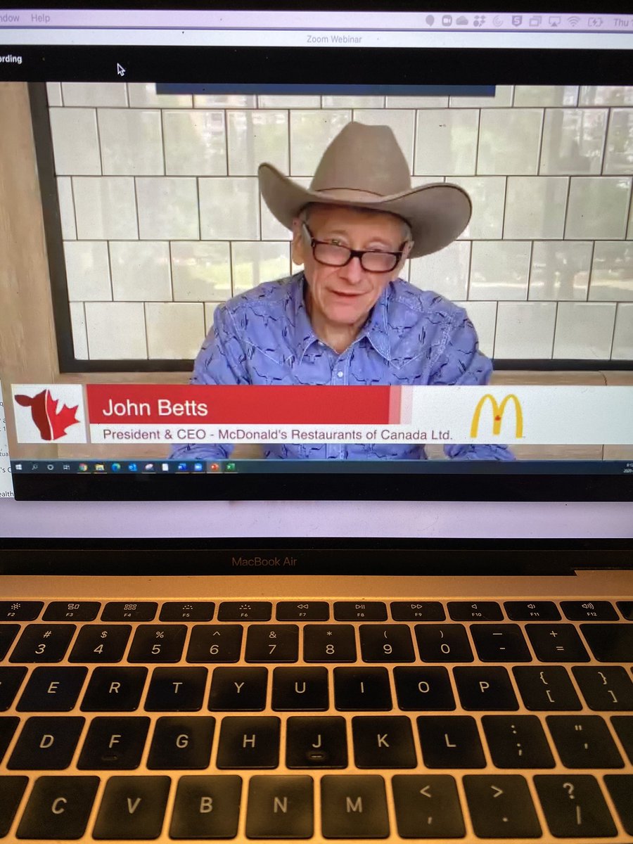 Jenn_Babs's tweet image. As of September, we’re going back to 100% 🇨🇦 beef at @McDonaldsCanada and the quarter pounder will be certified sustainable 🍔! Great news to kick off Day 3 of #CDNBeefConf!