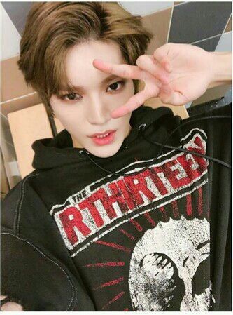 Taeyong with make up vs bareface (A thread)