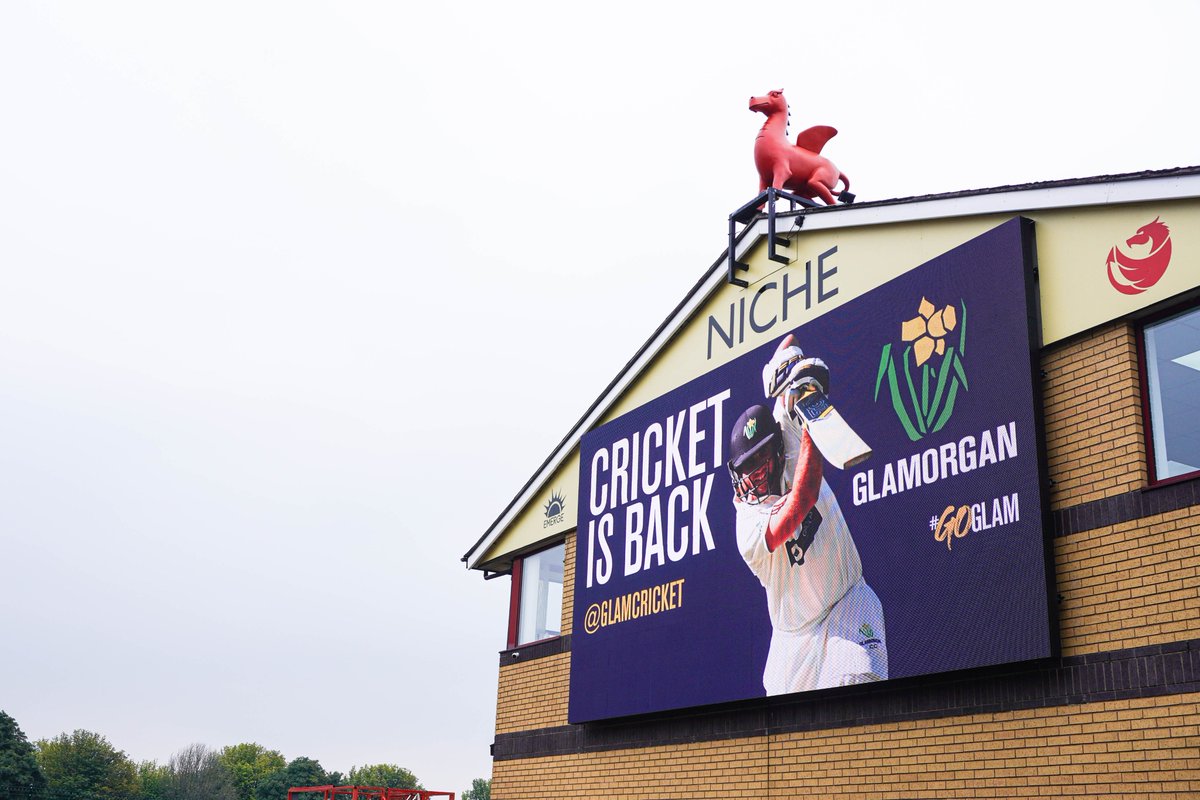 Cricket is back! And everyone entering or leaving #Wales on the M4 should know it - with thanks to <a href="/nicheifa/">Niche</a>'s new digital screen 🏴󠁧󠁢󠁷󠁬󠁳󠁿

🎥Be sure to check out our enhanced live stream this weekend as we face <a href="/Gloscricket/">Gloucestershire Cricket</a> in our first home fixture in the #BobWillisTrophy🏆

#GoGlam
