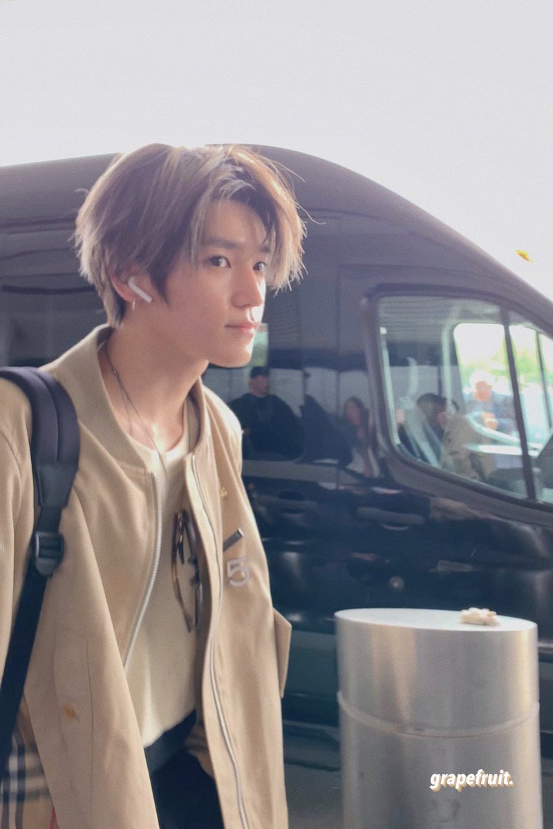 Taeyong with make up vs bareface (A thread)
