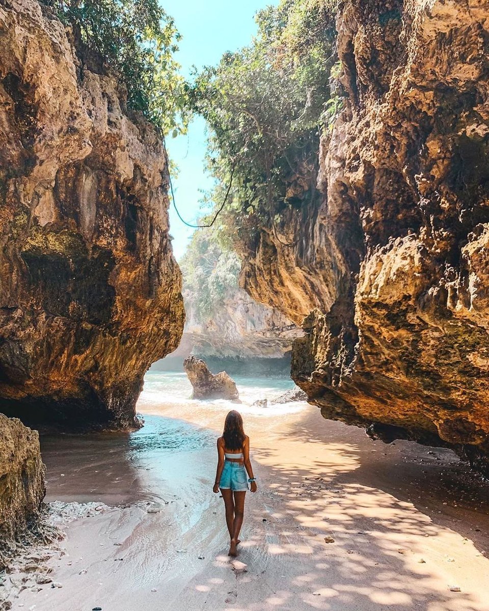 BaliPlaces's tweet photo. Suluban Beach, also known as Blue Point Uluwatu and Pantai Suluban, is a spectacular beach that can be found in the Bukit Peninsula in South Bali.

Photo by: @paulamerr 

#balibeach #balivibes #balipedia #balitravel #baliresort #balilife #balitourism #balinature #balidestination https://t.co/RaV6tucSm1