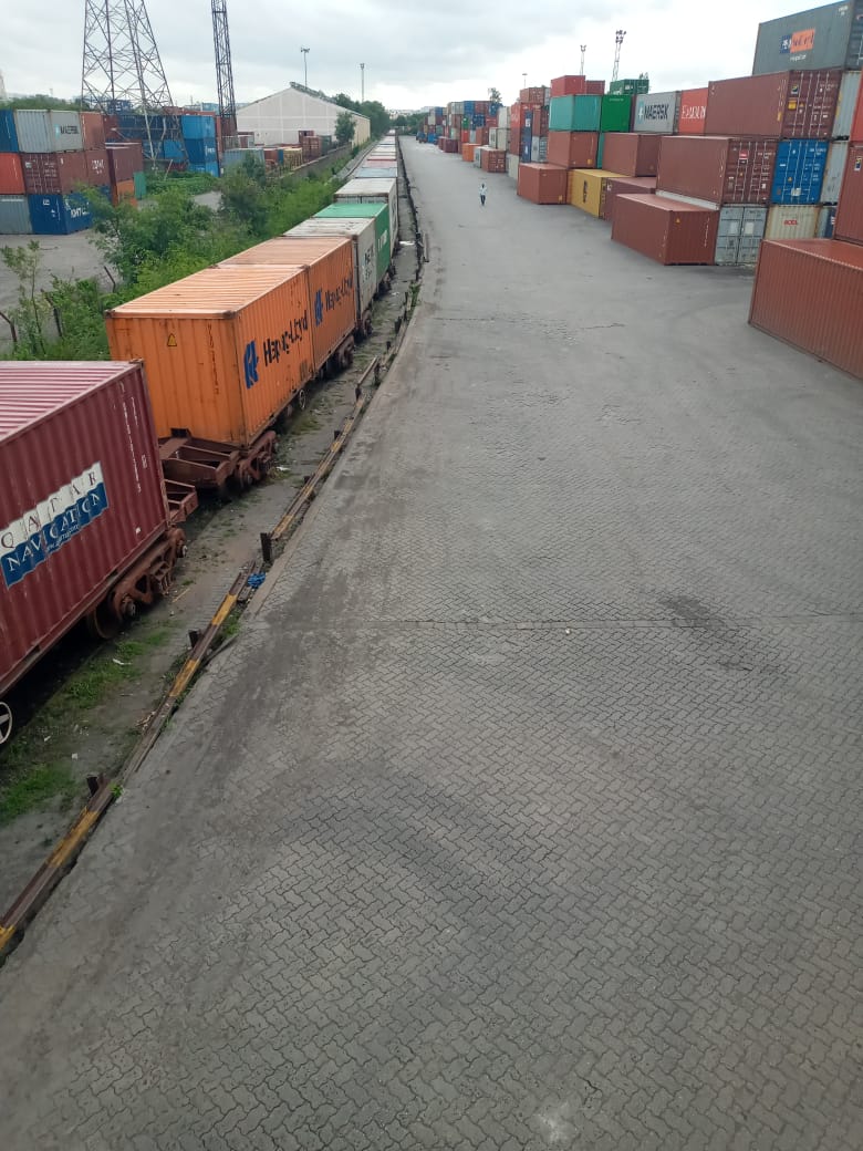 ScrConcor's tweet photo. @concor_india  in tune with our ethos of "Customer Value Creation", we have started Time Tabled trains from ICD, Sanathnagar to JNPT, after which 70% of the trains are reaching within 2 days and the remaining 30% are reaching within 3 days
@RailMinIndia https://t.co/H8E2DrMFIH