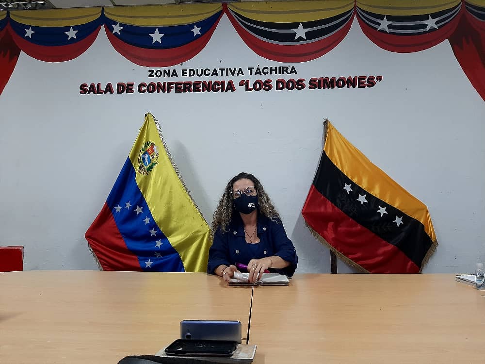 CDCETachira's tweet photo. #13Ago || Desde la sala de conferencias de @ZonaEducTachira, Jefa @charlychaves sostiene videoconferencia con supervisores de los Circuitos Educativos de los 29 municipios del estado #Táchira
#VenezuelaProduceEnPrevención
@MPPEDUCACION @Nancyor7 @eugeniapinero https://t.co/d9rVZrFsIp