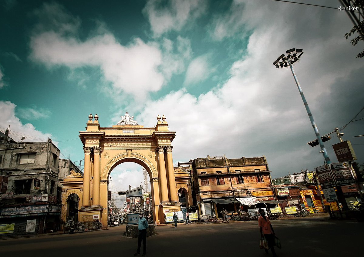 aniketpal98's tweet photo. ||Burdwan, the city of Scattered History||

#mobilephotograpy #lightroom #samsunggalaxya50s #nature #architecturephotography #curzongate 
@kunal2604 @samsungcamera  @Lightroom 
 https://t.co/ISgv5u0si6 https://t.co/kLU5uQtwUr