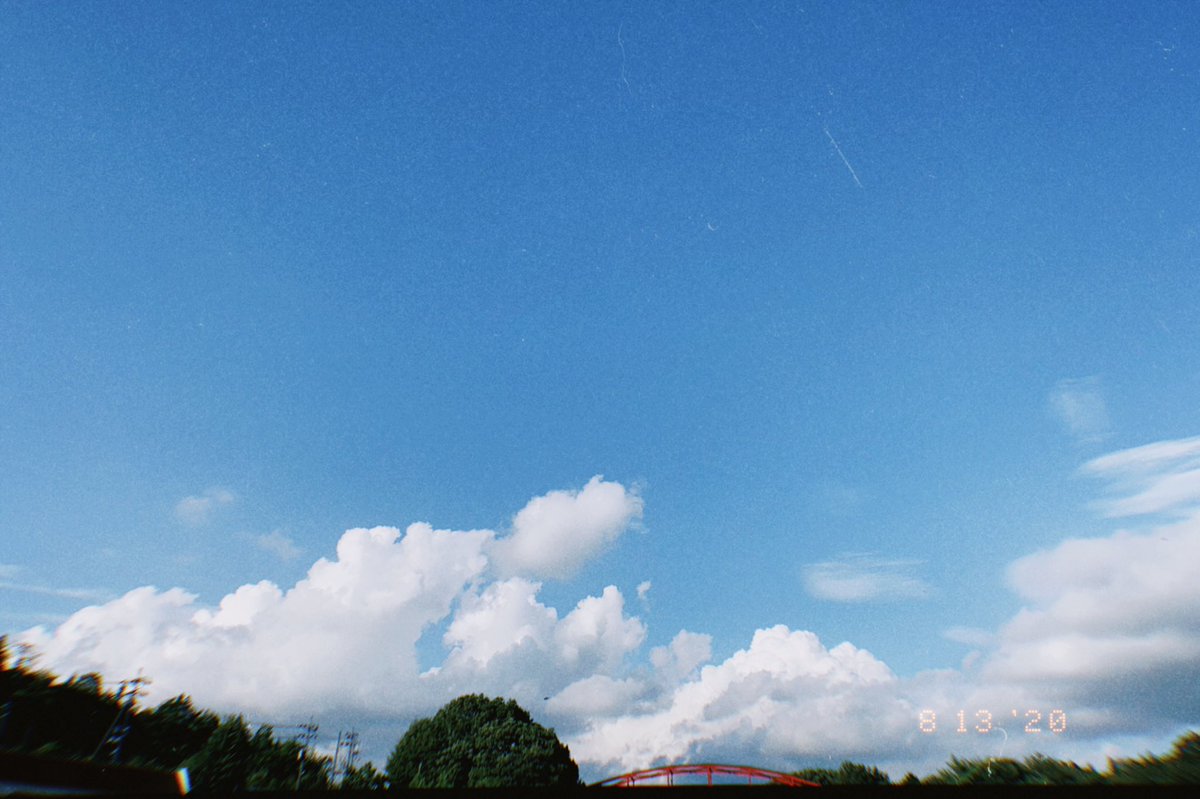 いつも同じような
いつもより少し違うような雲を見て
わくわくしてる日々
#雲が好き 
#いつも空
#写真好きな人と繋がりたい