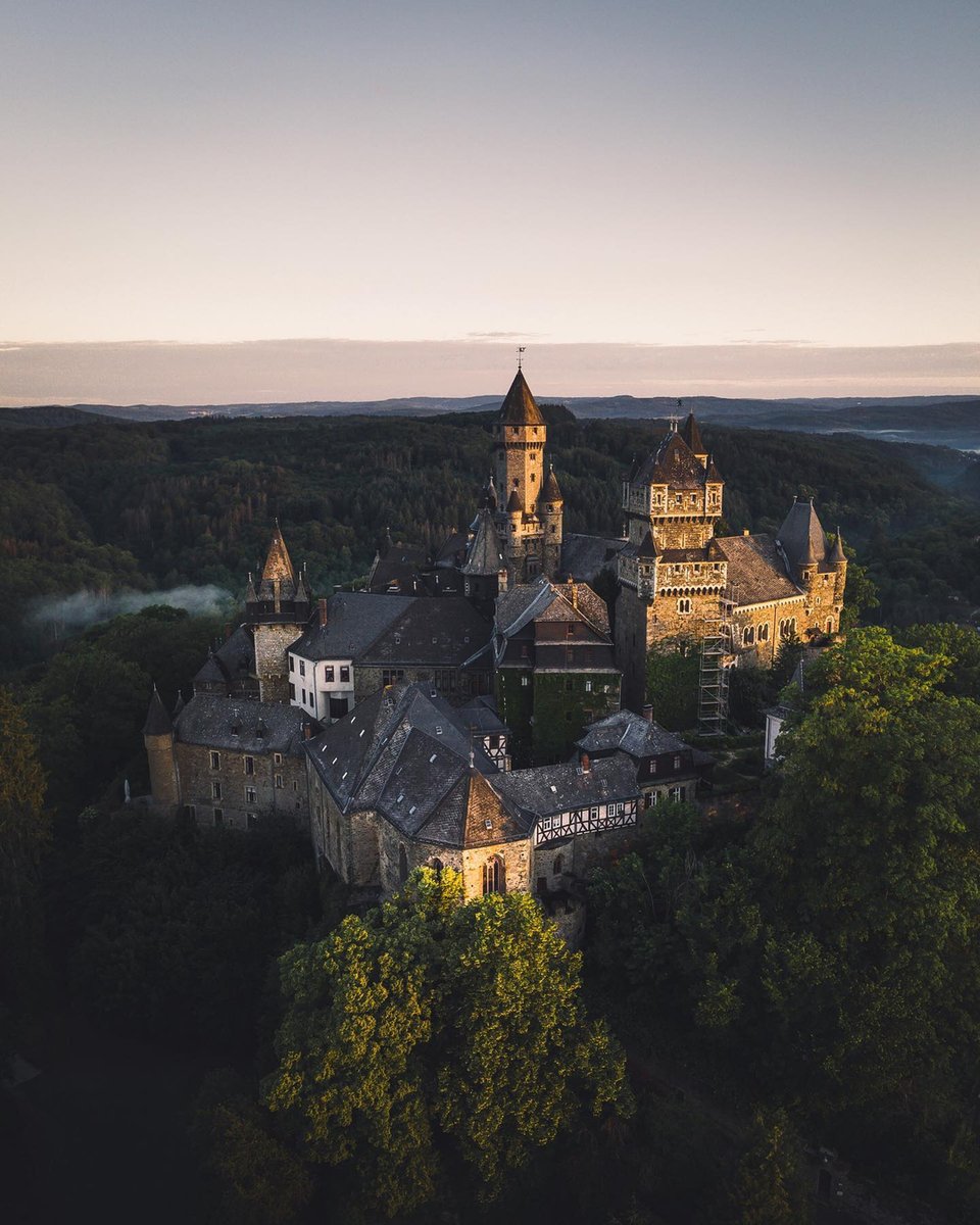 c_sgeorge's tweet photo. Schloss Braunfels in it’s morning colors. Not the worst place to seek for the early morning sun.
.
.
.
#hessen #sunrise #castles #germany #dronephotography #exploretocreate #germany #braunfels #agameoftones #stayandwander #exploringglobe #theoutbound #goneoutdoors #everyoneouts https://t.co/HdoCW9rztc