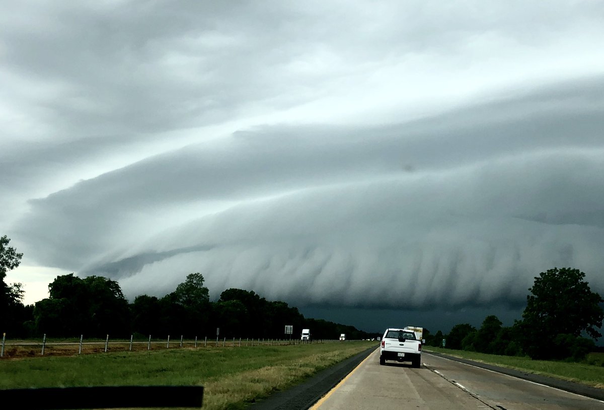 CurtisHilbun's tweet photo. @weatherchannel Louisiana/ Mississippi state line at Vicksburg. https://t.co/Ql7zzcXl3r