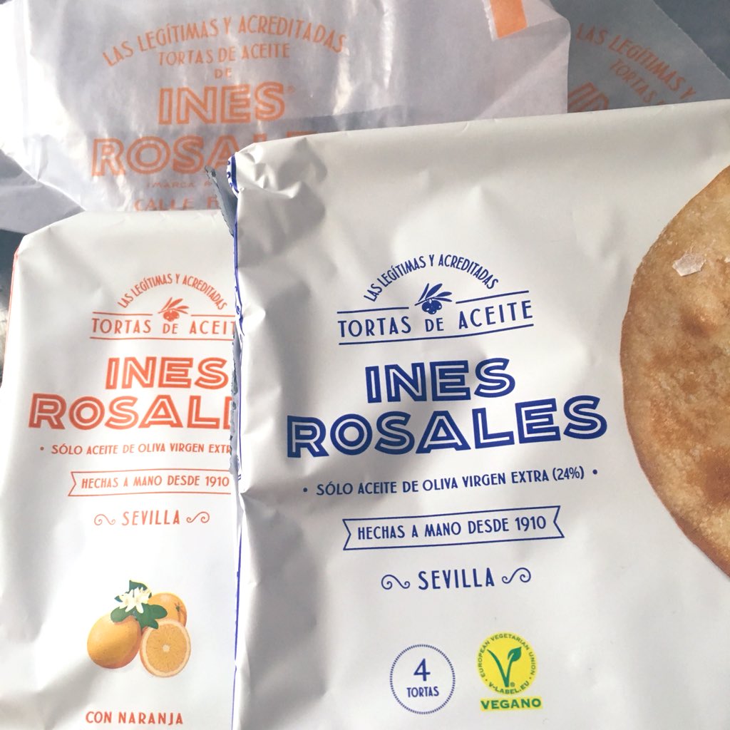 AChaudruc's tweet photo. Se régale avec les biscuits Tortas de Aceite de @INESROSALESsau #Sevilla #gourmet #najanras #craquant #croquant #elegance https://t.co/enVXBboxxd