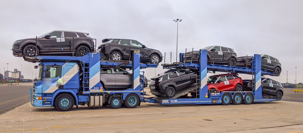 Sgalby1875's tweet photo. Another day, another product. #evoque #cartransporting https://t.co/XWemp4GETx