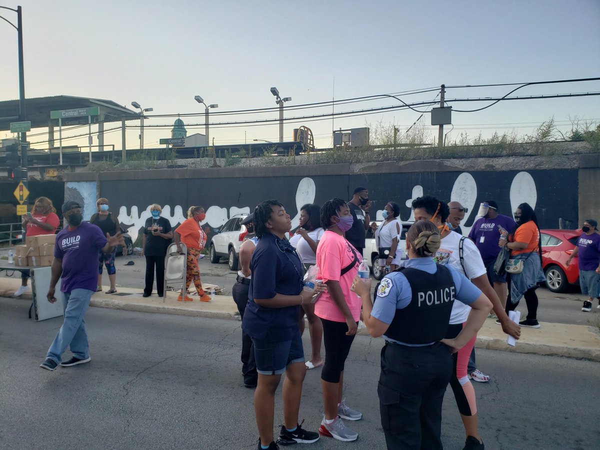 ChicagoCAPS15's tweet photo. August 12th @ChicagoCAPS15 with Austin Response Team (ART) hosted The Austin Community Mobilization at the intersection of Corcoran & Lake #1STV @jr_bady, @CCSOPIO, @cookcountysao & other community stakeholders all assembled for mobilizing peace & unity in the community. https://t.co/30zfDpSgsE