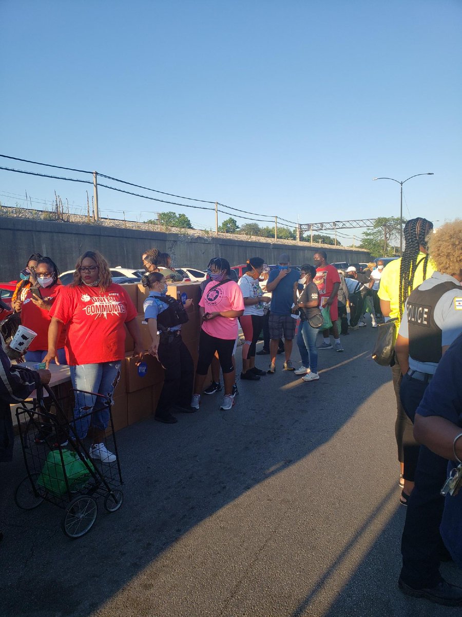 ChicagoCAPS15's tweet photo. August 12th @ChicagoCAPS15 with Austin Response Team (ART) hosted The Austin Community Mobilization at the intersection of Corcoran & Lake #1STV @jr_bady, @CCSOPIO, @cookcountysao & other community stakeholders all assembled for mobilizing peace & unity in the community. https://t.co/30zfDpSgsE