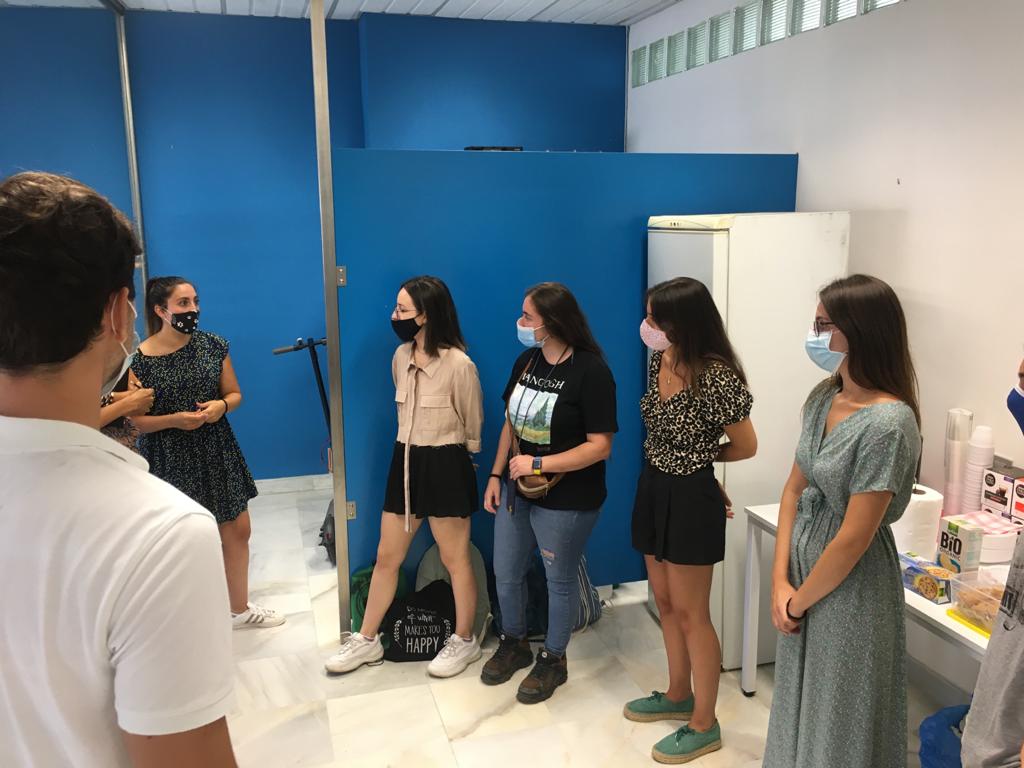 Esta semana inauguramos la oficina de producción de la mejor de las maneras posibles, con nuestros meritorios del Centro Universitario EUSA: excelente rendimiento, mejores personas. <a href="/CampusEUSA/">EUSA Sevilla</a> 

#universidad #culturasevilla #cine #film  
 #audiovisual #meritorios #cortoduende