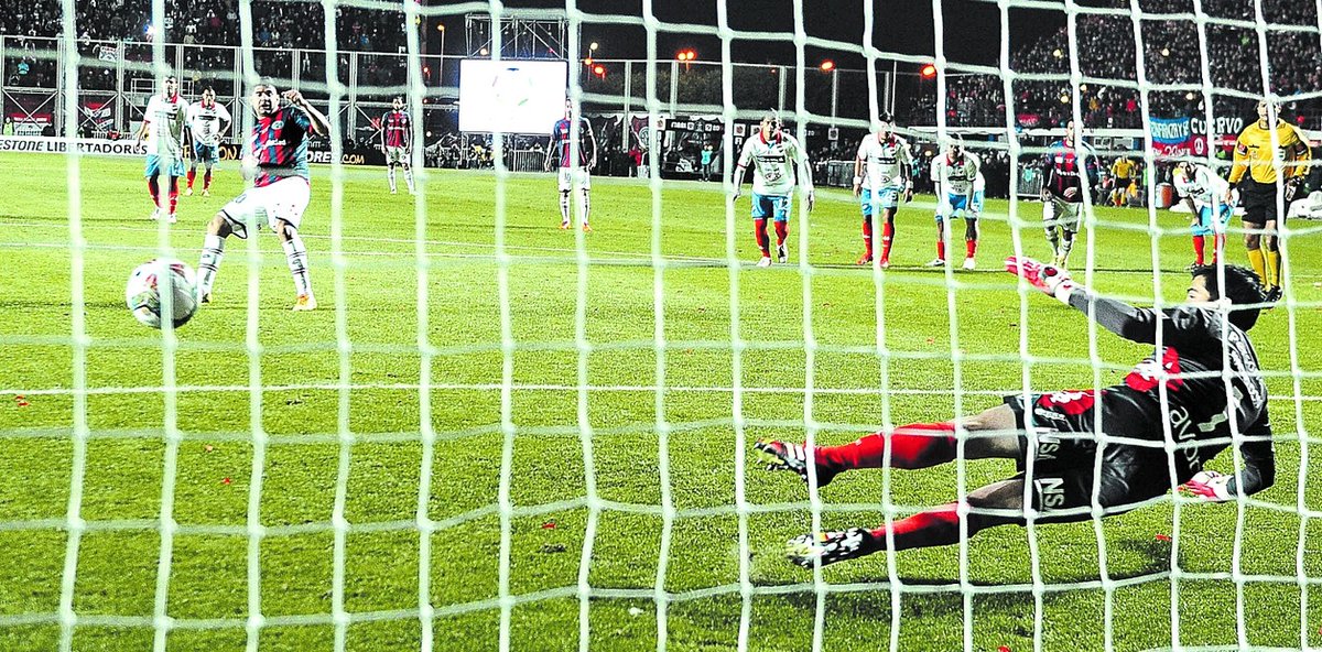 cafe_ciclon's tweet photo. 🗣️🔴🔵 Casi 36 minutos del primer tiempo, San Lorenzo y Nacional empatan 0-0. Hay penal para el Ciclón...

Va Ortigozaaaaa... ⚽️

#6loriaEterna https://t.co/az4AxR4YU2