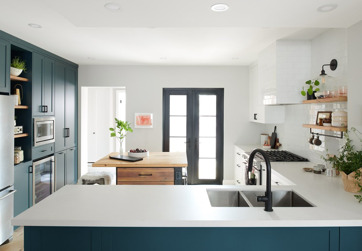 HomeInCanadaMag's tweet photo. A Danforth-area kitchen is renovated to make the best use of every square foot.

Read about the full renovation on our website:
https://t.co/Km5FzsdYB4

#torontokitchen #interiordesign #kitchenremodel #smallkitchen #bluedesign #kitchenisland https://t.co/cgxHAnrhql