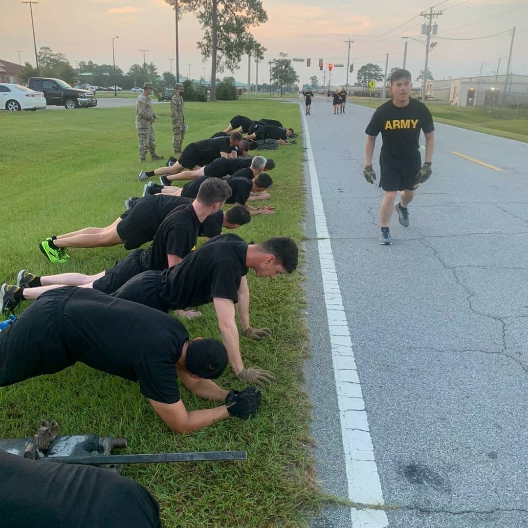 Desert_Rogues's tweet photo. This morning Desert Rogue Officers displayed their dedication to the Armor culture by incorporating carrying track into PT this morning. In between each intense station Rogue officers brought along their track and tanker bar.

#wepierce #armor #leaders #ROTM https://t.co/8EgOcUNoYQ