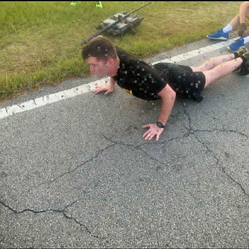 Desert_Rogues's tweet photo. This morning Desert Rogue Officers displayed their dedication to the Armor culture by incorporating carrying track into PT this morning. In between each intense station Rogue officers brought along their track and tanker bar.

#wepierce #armor #leaders #ROTM https://t.co/8EgOcUNoYQ