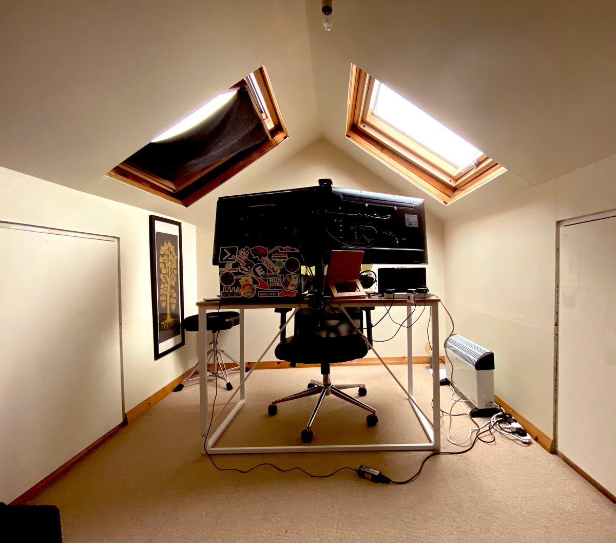 hotsauce_dba's tweet image. Home office setup in the roof just about complete now

#homeworker #dba #dba4lyfe #sqldba