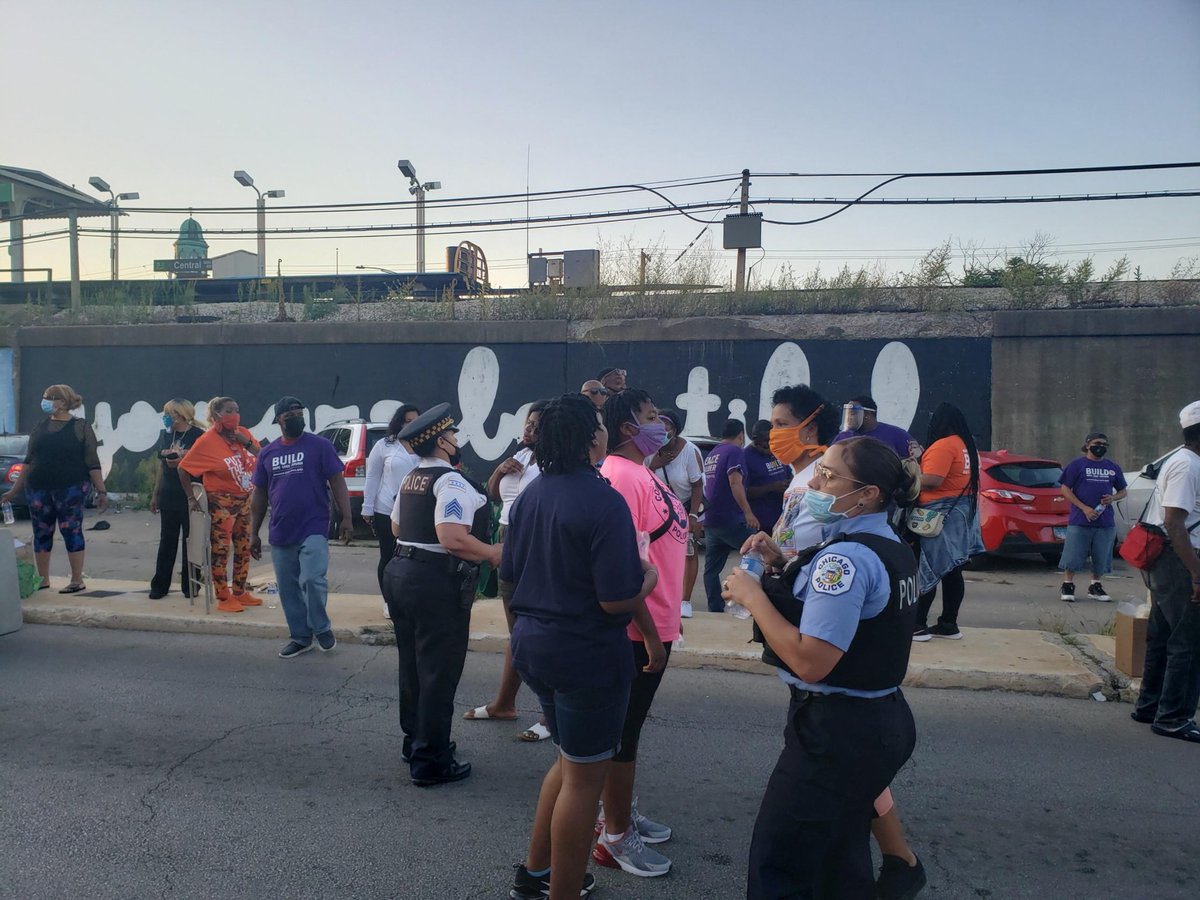 ChicagoCAPS15's tweet photo. August 12th @ChicagoCAPS15 with Austin Response Team (ART) hosted The Austin Community Mobilization at the intersection of Corcoran & Lake #1STV @jr_bady, @CCSOPIO, @cookcountysao & other community stakeholders all assembled for mobilizing peace & unity in the community. https://t.co/I4wdgvBsdR