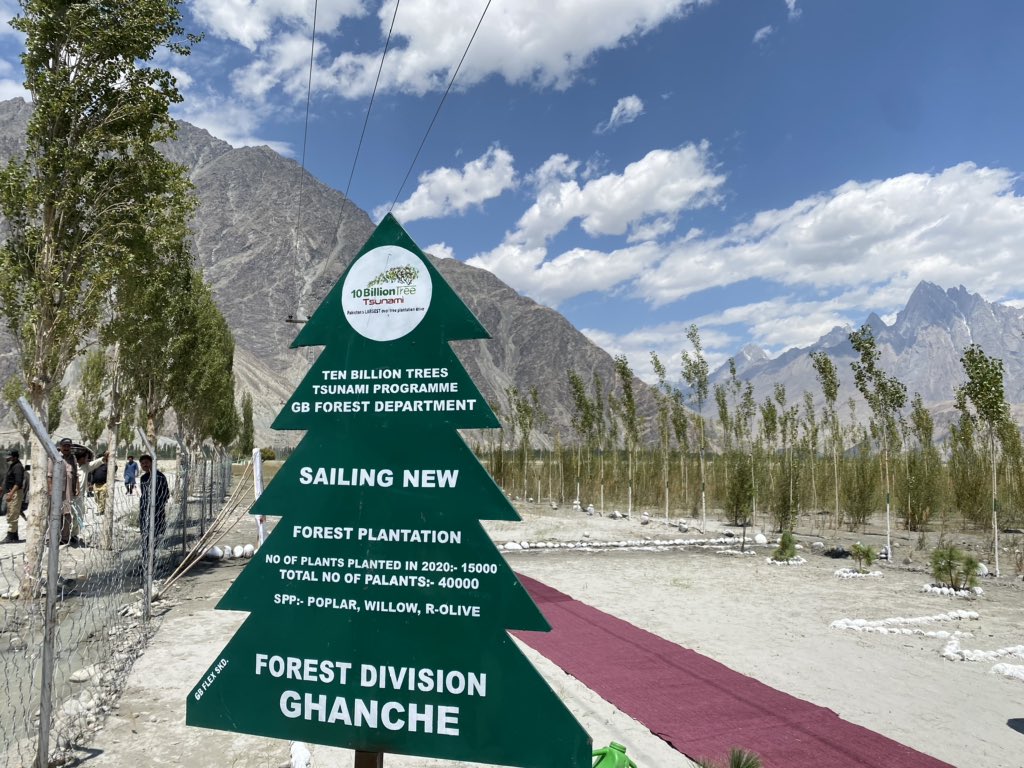 aminattock's tweet image. In the backdrop of the lofty #Karakorum and on the shores of the #Shyok river - the #Saiiling plantation coming up with #10BillionTreeTsunami with olives, poplar and willow - 40000 planted and planning to increase to at least 5 lacs in 3 years