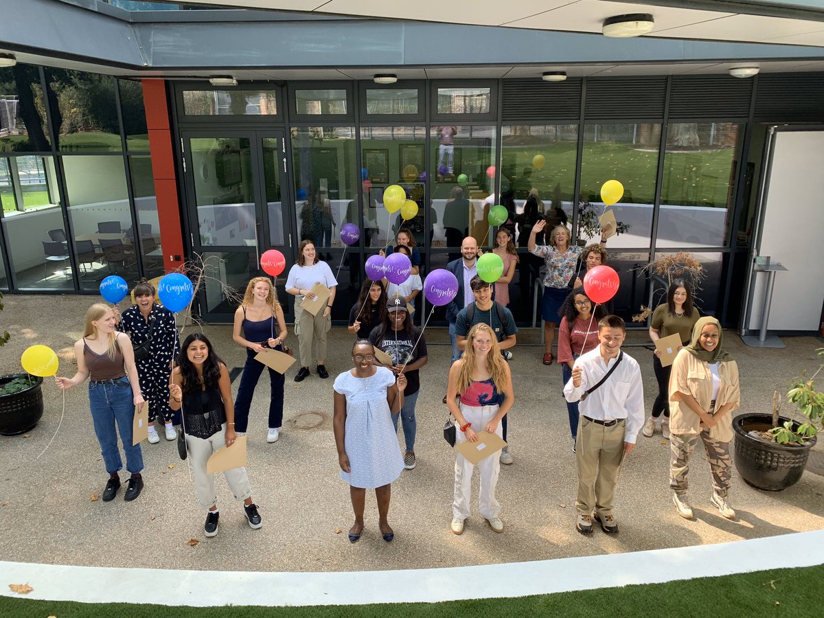 Mossbourne 6th Form tweet media