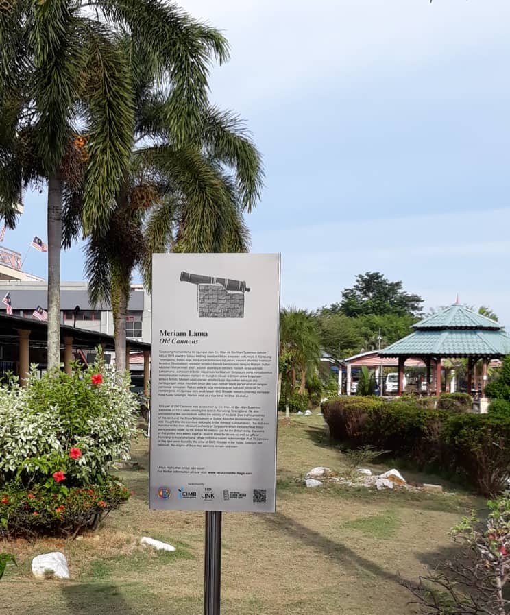TelukIntanTrail's tweet photo. The 18th signage featuring the Old Cannons was erected today at the compound of the Lower Perak District &amp; Land office, supervised by our Heritage Trail Project Manager Mr.Maniam Sinnasamy. Our trail is shaping up fast, so do visit us when you are in town! https://t.co/2NFH2381vm