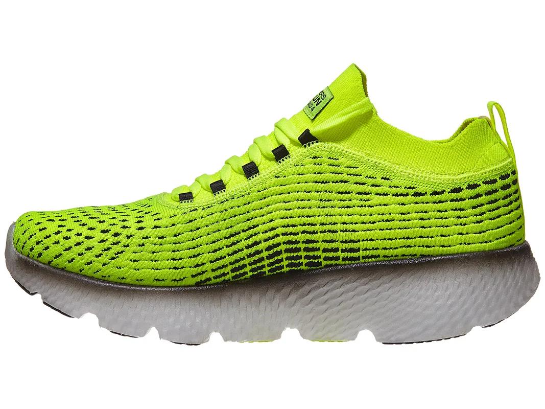 tfshoesnews's tweet photo. The highly anticipated #Skechers #MaxRoad 4 is an extremely cushioned and ultra-lightweight #runningshoe with a comfortable knit upper. https://t.co/9Bfn7PK1Zb