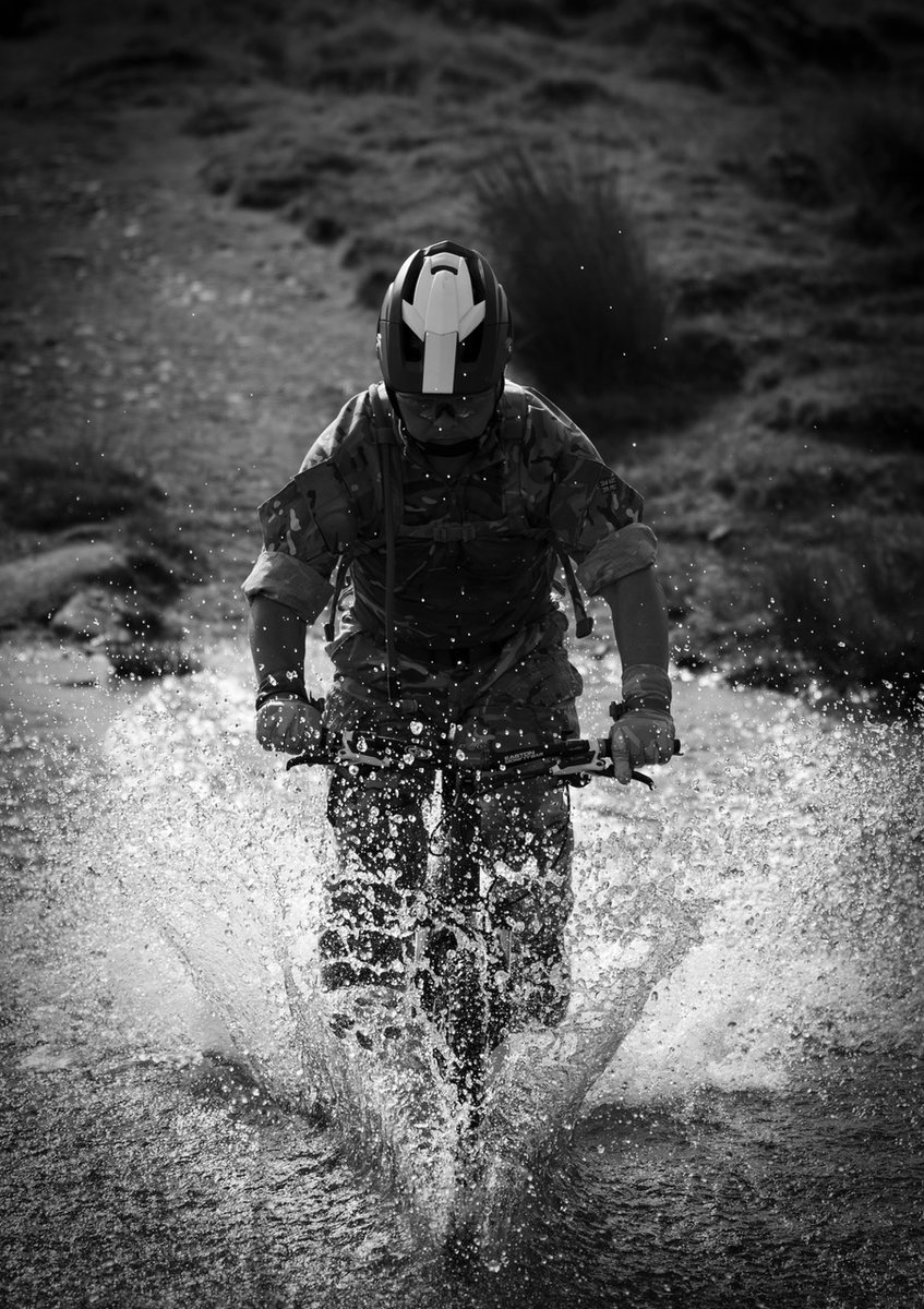 6RIFLES_CO's tweet image. Rare to see soldiers actively trying to get themselves wet - a side effect of this week's weather #heatwaveuk #ArmyReserve #unitednations #OpTOSCA #mountainbiking