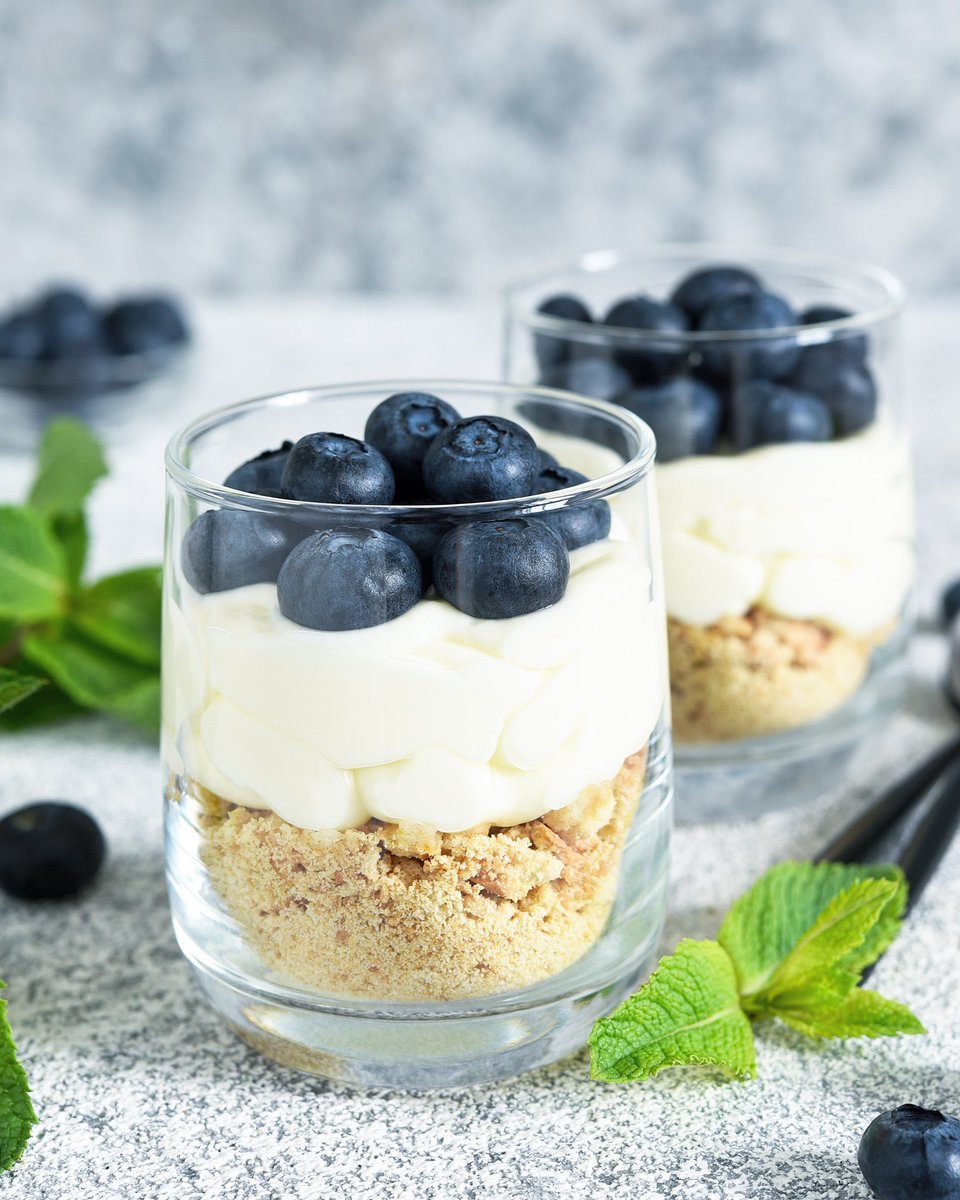 MixesMad's tweet photo. No~Bake Cheesecake &amp; fresh blueberries
Mad Dash No-Bake Cheesecakes are fast &amp; easy
Mix + cream cheese + cool whip
&amp; chill
You can make it into a dip with fruit for a #glutenfree #dessert! Graham/Oreo crust as a pie, or delicious trifles with cake &amp; fruits
#LeftHandersDay https://t.co/0zI3JuUocv